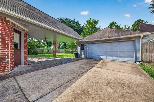Building Photo - 2106 Avenida La Quinta St