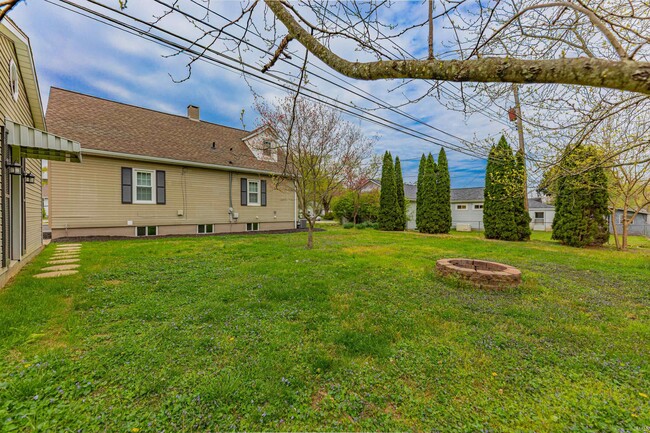 Building Photo - 519 Rosewood Dr