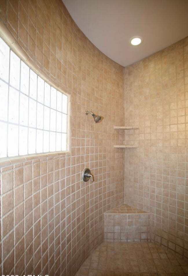 Building Photo - 19725 W Meadowbrook Ave