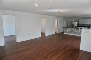 Building Photo - 516 W 7th St