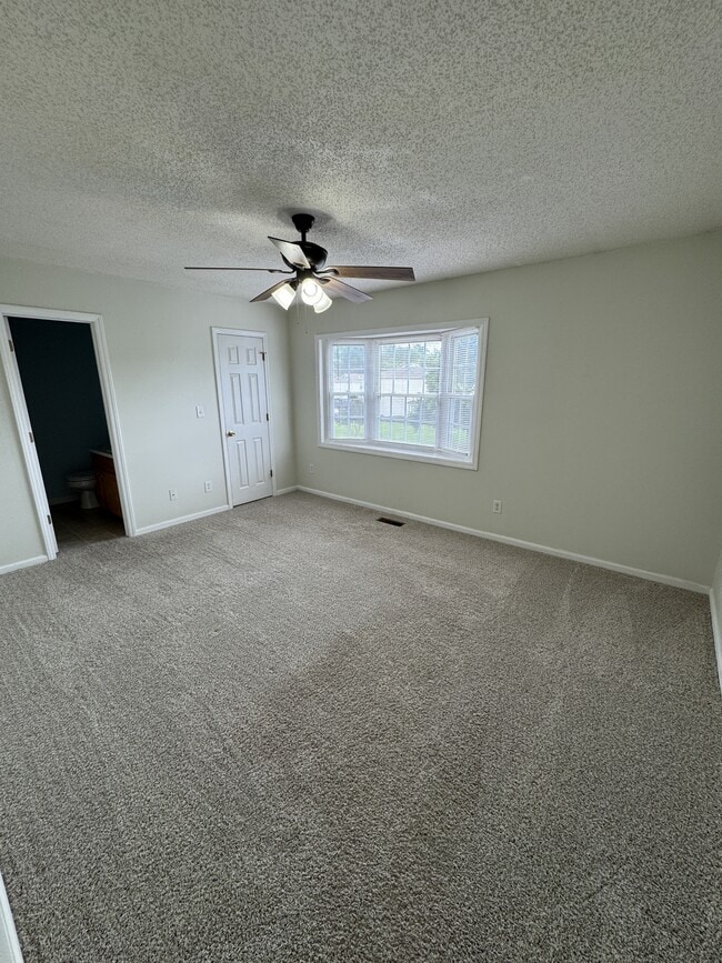 Building Photo - 2345 Vineyard Dr