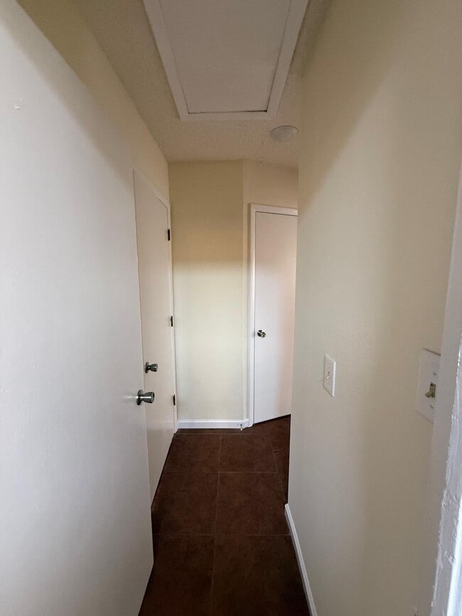 Building Photo - 1002 Jeffords St