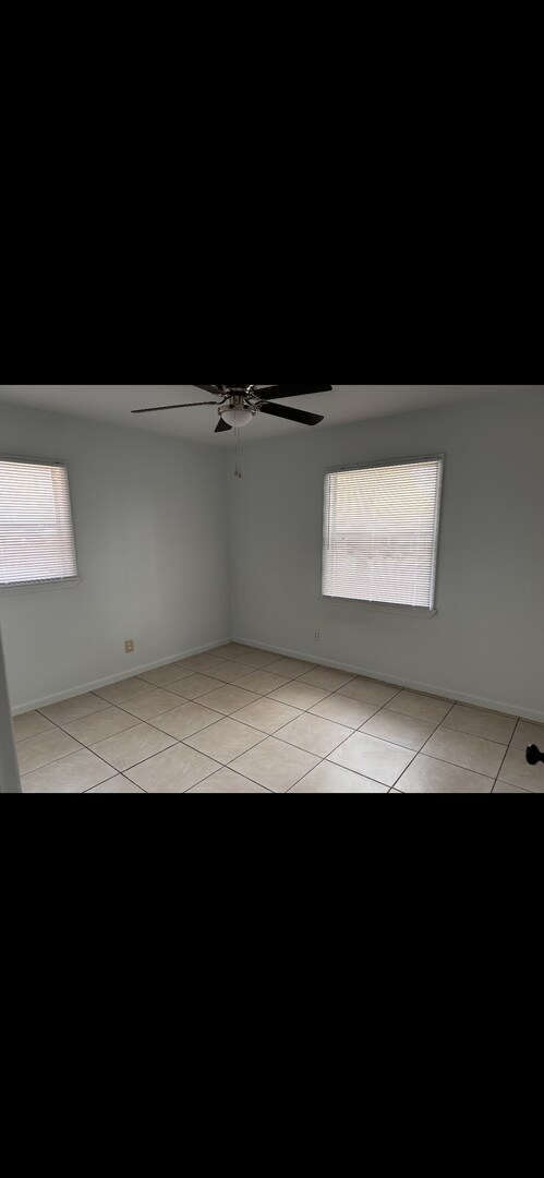 Building Photo - 3-Bedroom/ 1.5-Bath - Delightful Home in Fort Walton Beach - Great Location "A Must-See Home"