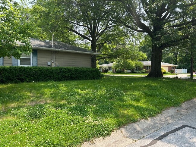 Building Photo - 208 Lindberg Rd