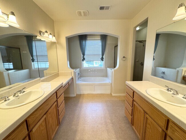 Building Photo - Perfect Shape Dublin Ranch Village Propert...