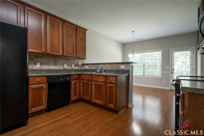 Building Photo - 168 Putters Dr
