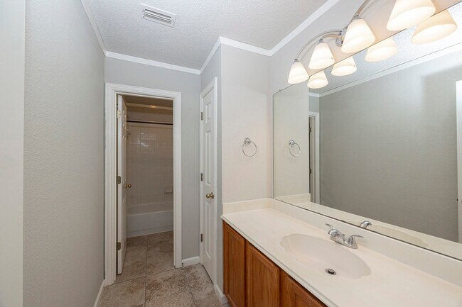 Building Photo - 6405 Calloway Dr