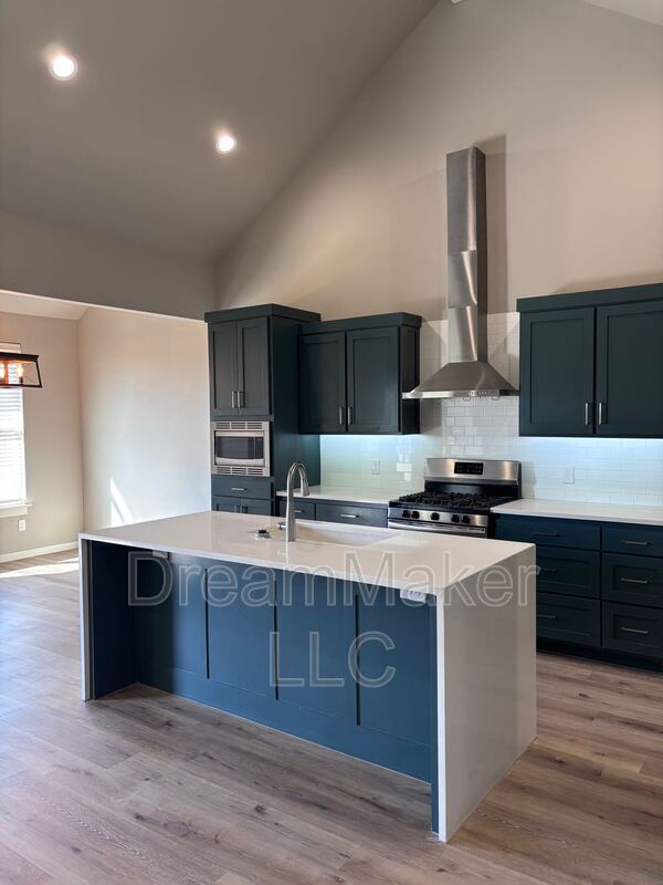 Building Photo - 3102 SE 34th St