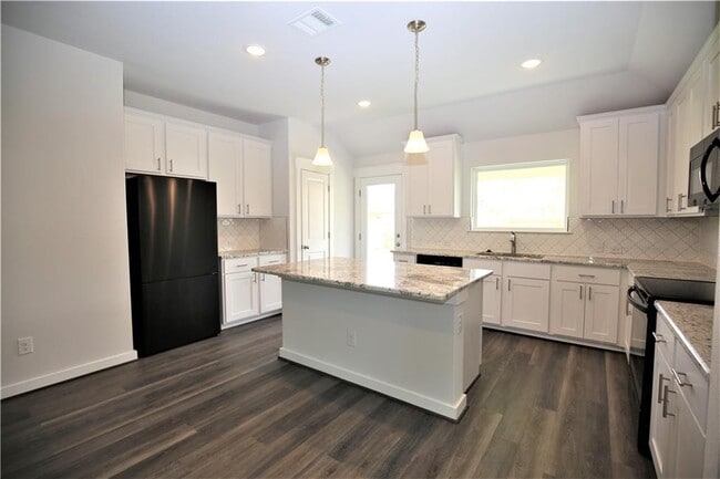 Building Photo - 635 Pheasant Hill Ln