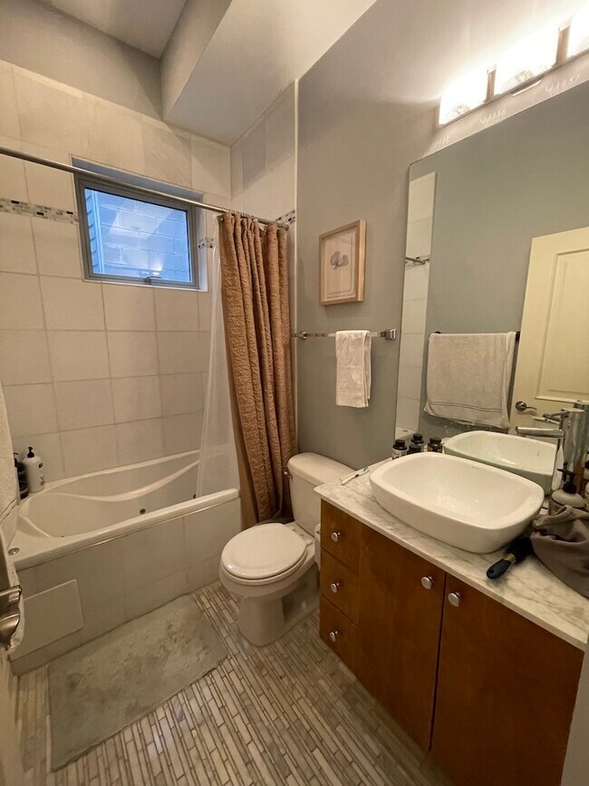 Building Photo - 1746-52 W North Ave