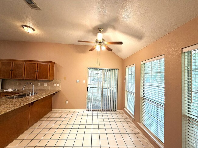 Building Photo - 405 Gina Dr