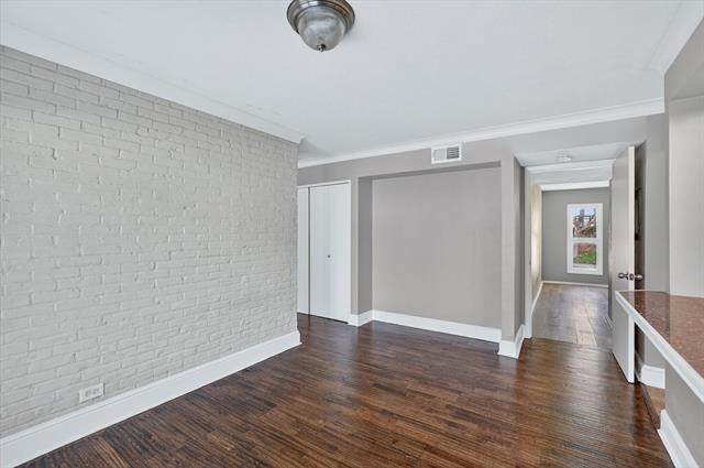 Building Photo - 5932 Sandhurst Ln