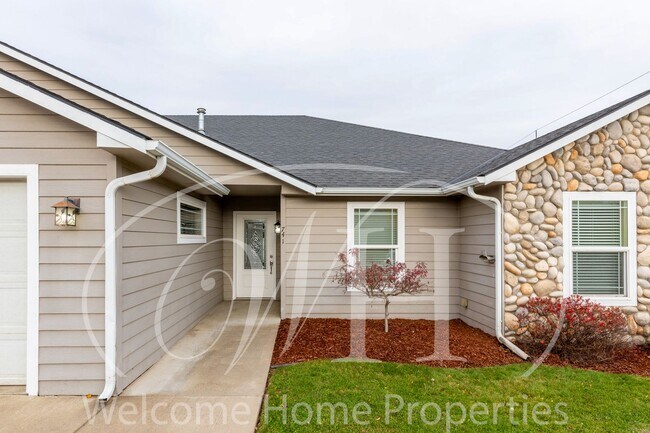 Building Photo - Spacious Home with Vaulted Ceilings