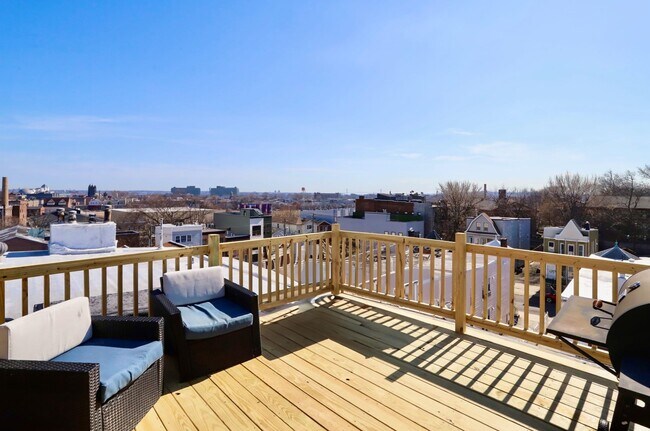 Building Photo - 37 Harmon St