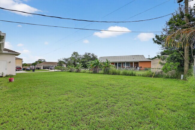 Building Photo - 379 NW La Playa St