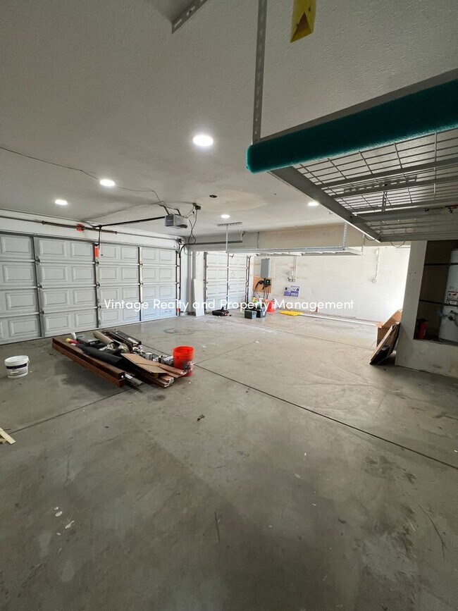 Building Photo - Ready To Go Top Of The Line 4 Bedroom Two ...