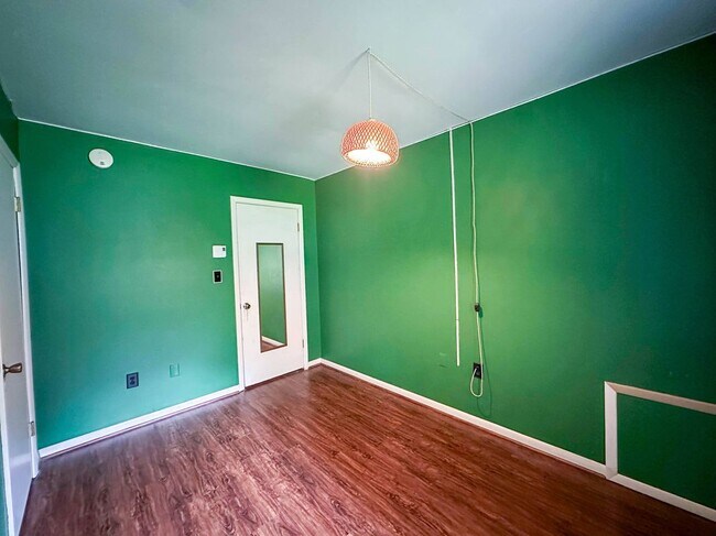 Building Photo - 200 Oakley Dr