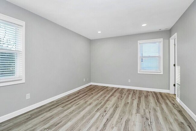 Building Photo - Charmingly Updated 3BD/2BA Ranch Home in Birnam Woods!