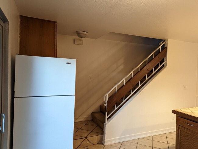 Building Photo - End unit 2 bedroom - Small Pets OK