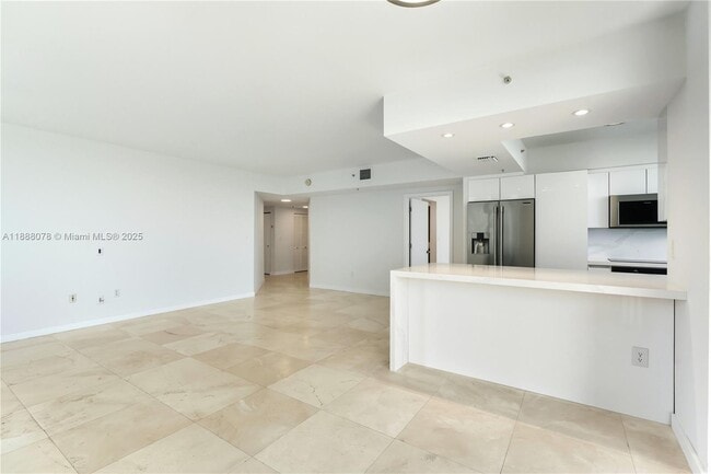 Building Photo - 2000 N Bayshore Dr