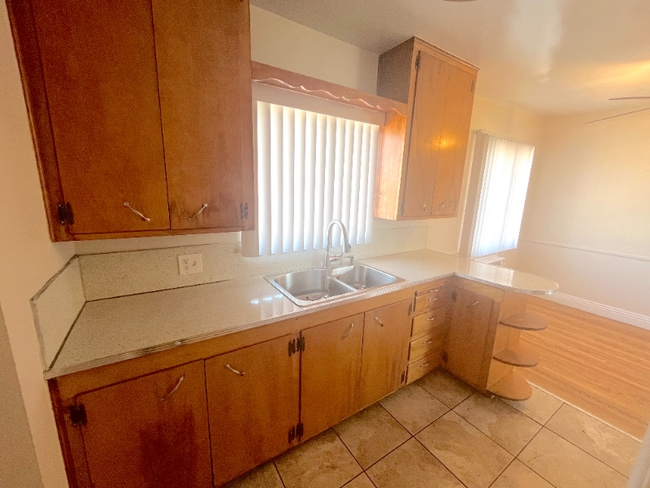 Building Photo - 513 W G St