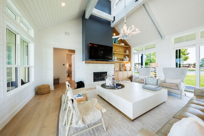 Building Photo - 703 Woodland Hills Dr