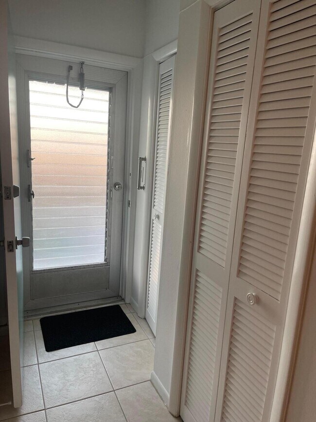 Building Photo - 117 Lake Terrace