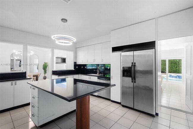 Building Photo - 5810 Maggiore St