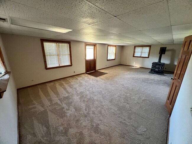 Building Photo - Country Living for Lease