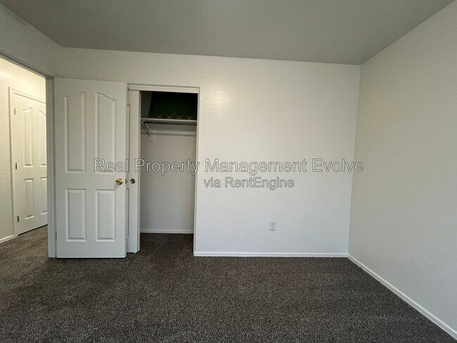 Building Photo - 7347 N 72nd Dr