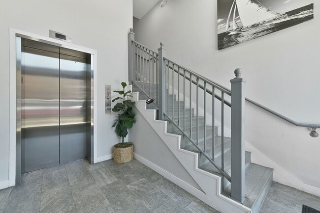 Building Photo - 64 Market St