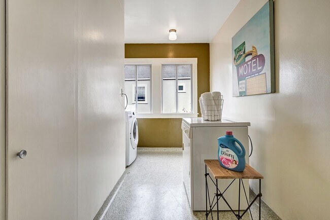 wide angle picture - 5636 Jordan Ave