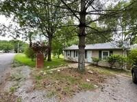 Building Photo - 3-Bedroom Home for Rent – Big Yard & Moder...