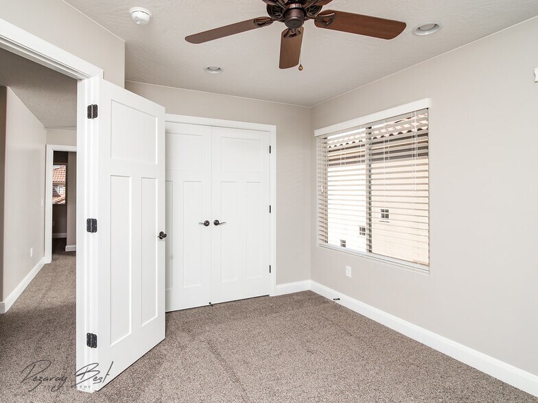 Building Photo - 325 N Red Stone Rd