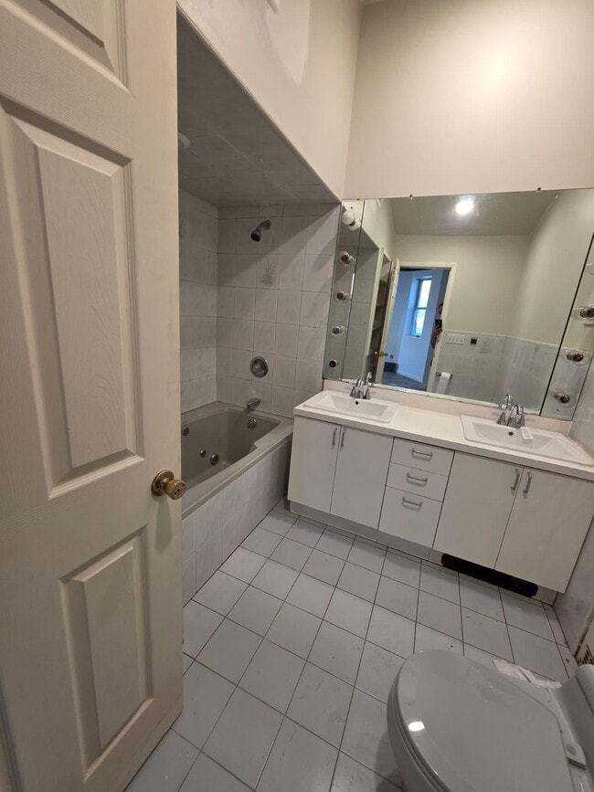 Building Photo - 1405 43rd St