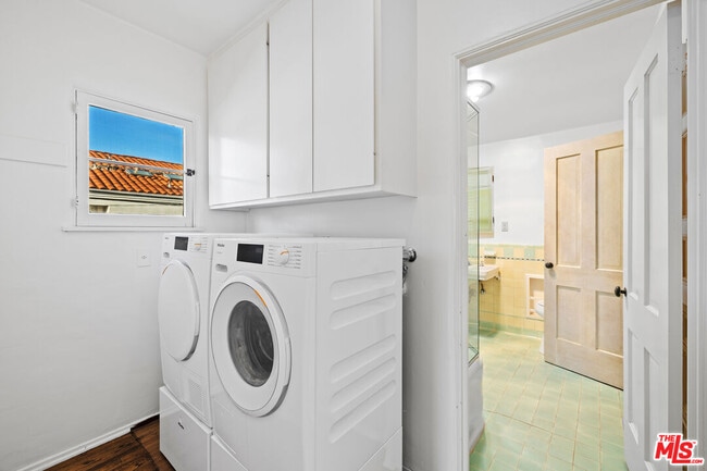 Building Photo - 200 S Anita Ave