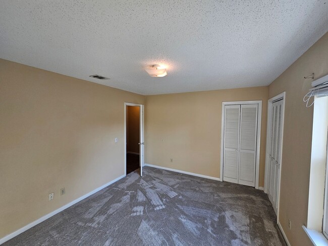 Building Photo - Charming 2-Bed, 2.5-Bath Townhome in the H...