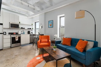 Building Photo - 1049 W Lawrence Ave