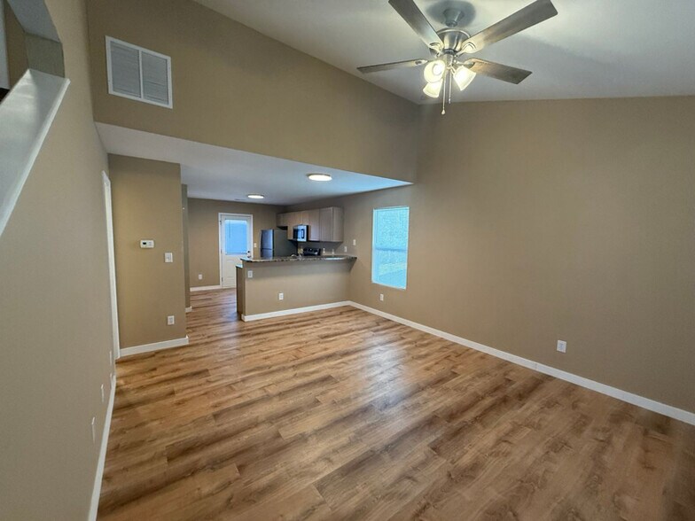 Building Photo - 1707 Hanover Blvd