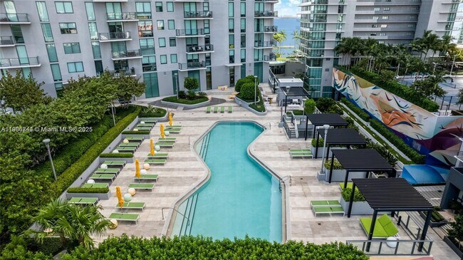 Building Photo - 501 NE 31st St