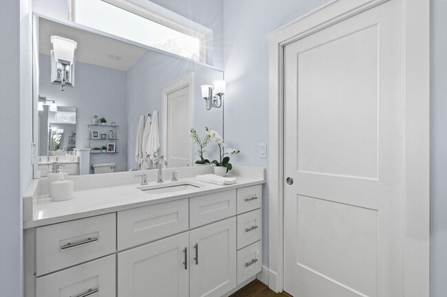 Building Photo - 2532 SE Jason Pl