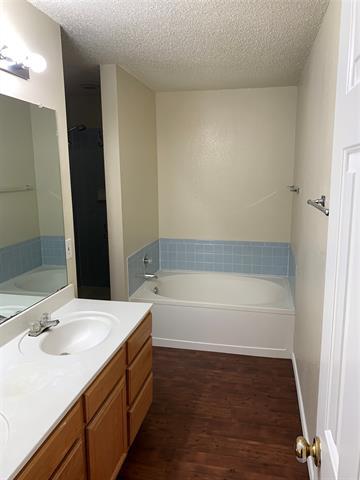 Building Photo - 904 Valleybrook Dr