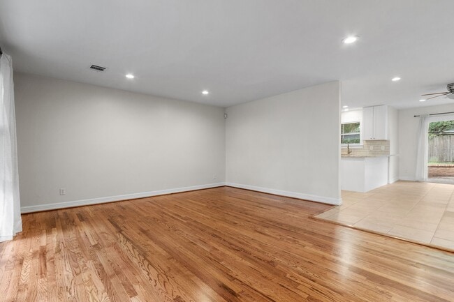 Building Photo - 10518 Mayfield Rd