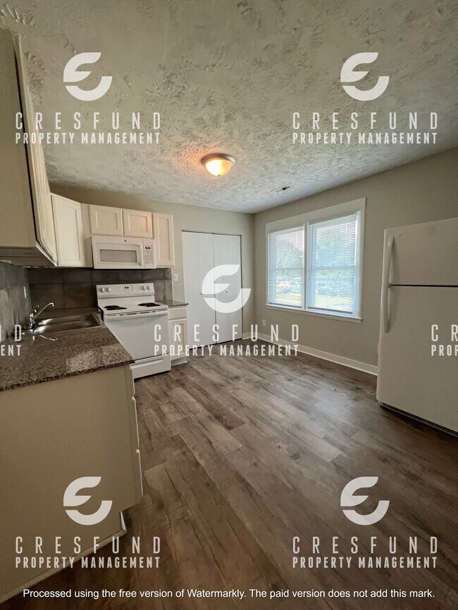 Building Photo - 2ND FLOOR Spacious & Updated 1 Bed, 1 Bath Apartment