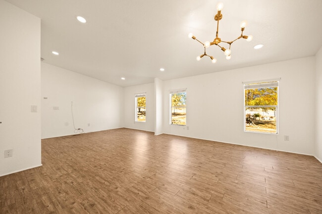 Building Photo - 62851 Aberdeen Dr
