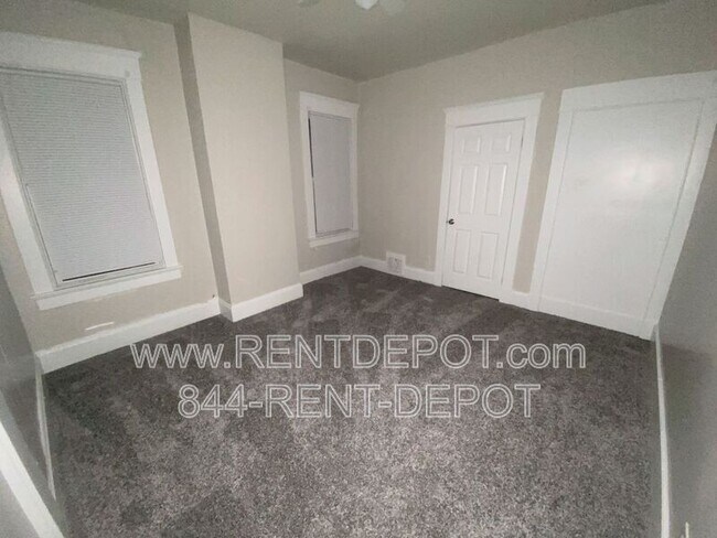 Building Photo - 816-818 W. Iowa St.