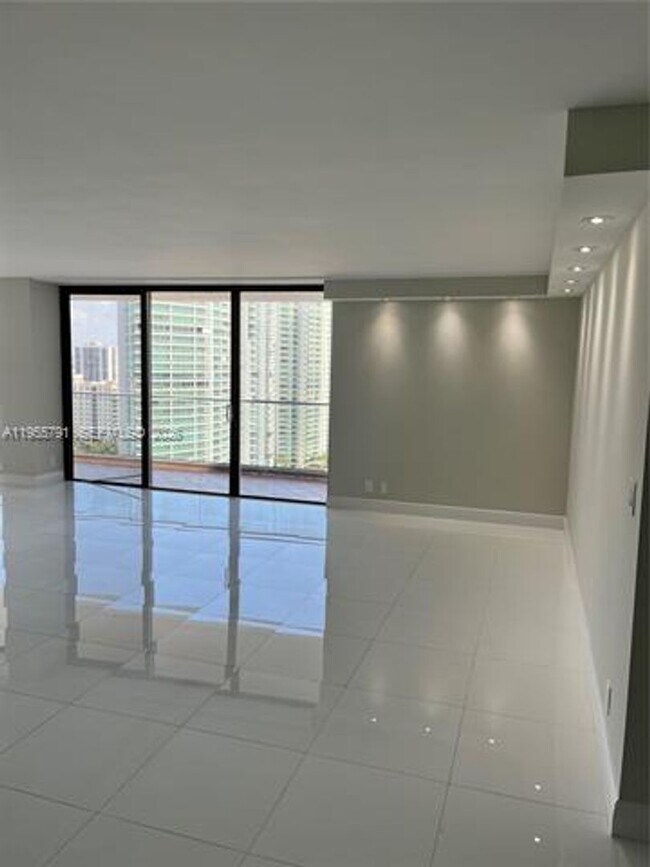 Building Photo - 19707 Turnberry Way