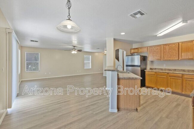 Building Photo - 31567 N Cactus Dr