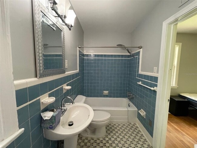 Building Photo - 1403 NW 9th Ave