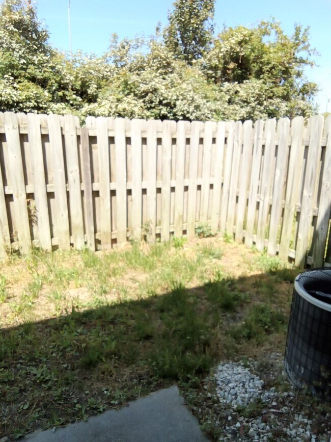 Building Photo - Morehead City Townhouse